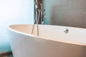 Lire la suite à propos de l’article Guide d&rsquo;installation d&rsquo;une baignoire dans votre maison