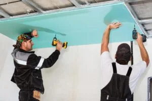 Lire la suite à propos de l’article Comment poser un faux plafond : conseils pratiques